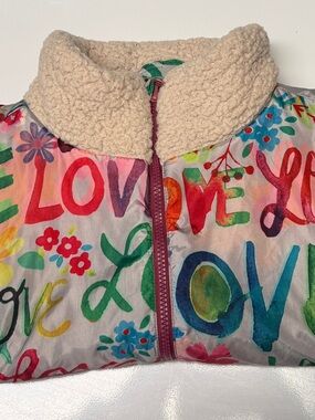 Natural Life Reversible Sherpa Vest, size L, Love print